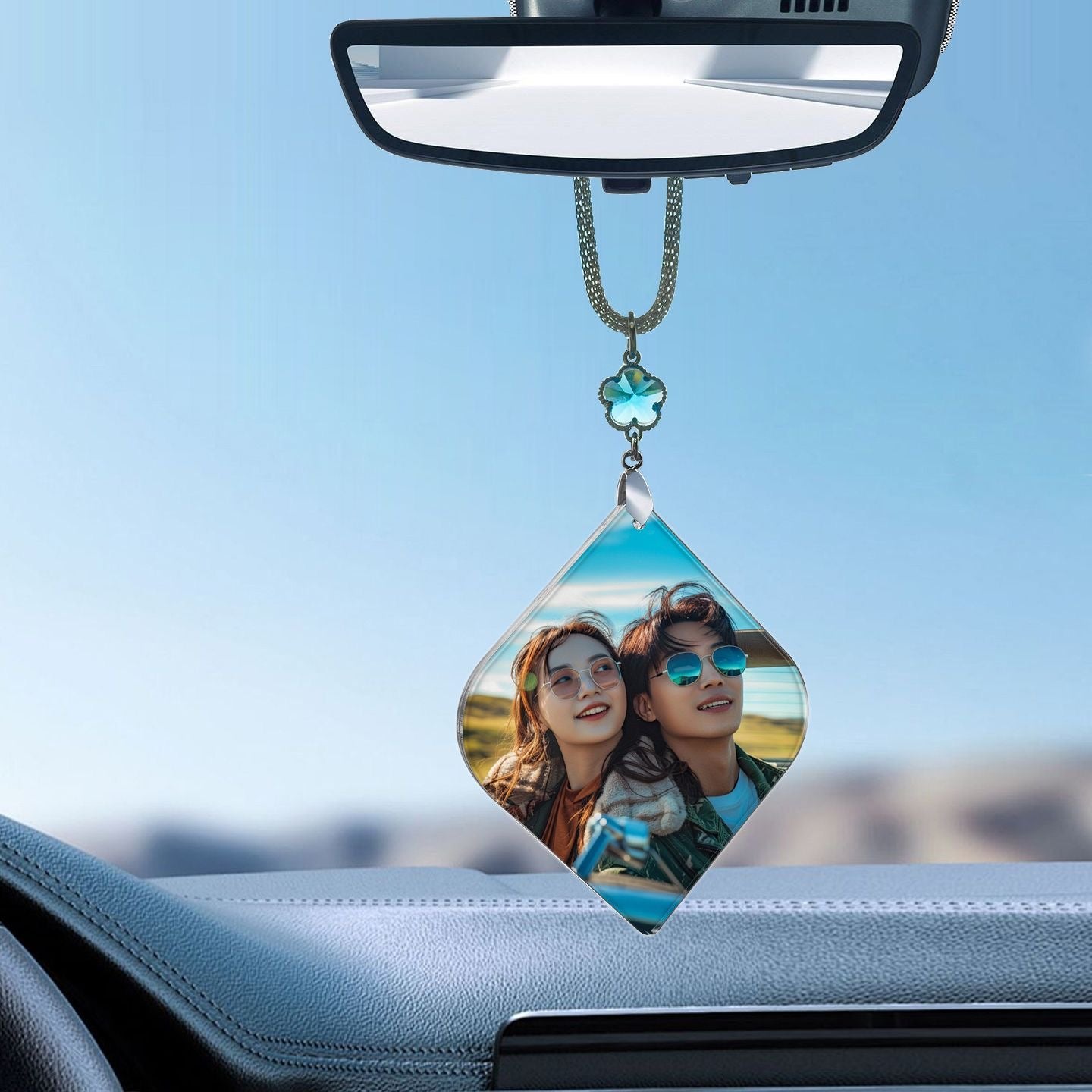 Custom Photo Pendant: Carry Your Joyful Moments Everywhere
