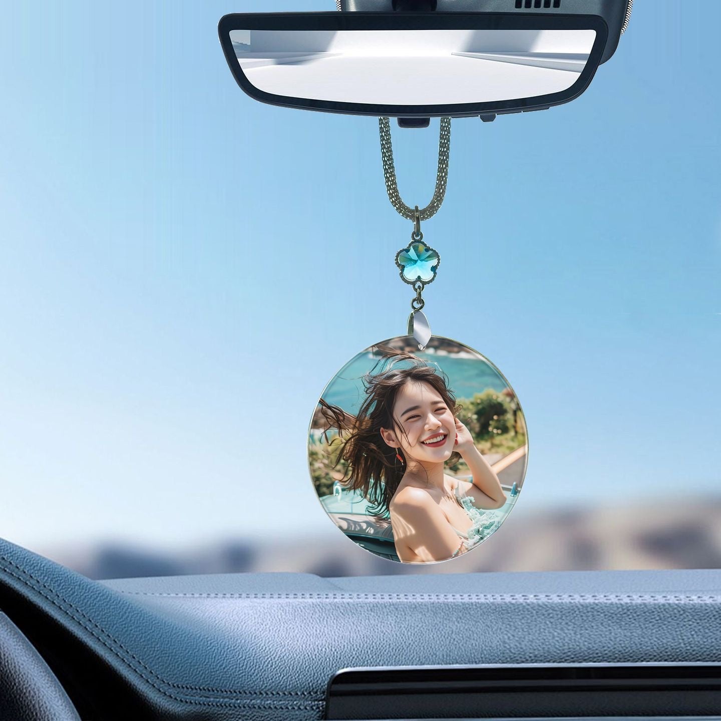 Custom Photo Pendant: Carry Your Joyful Moments Everywhere