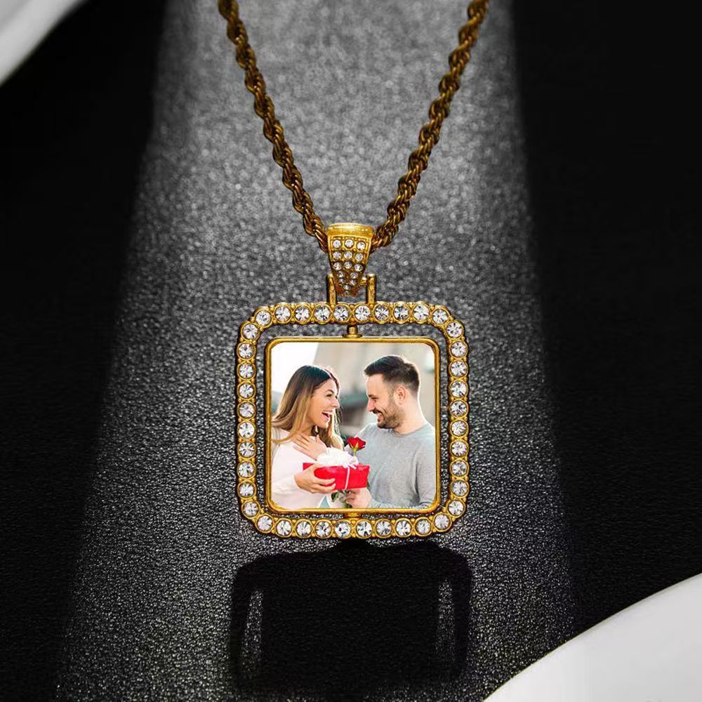 Diamond -Studded Titanium Steel Thermochromic Necklace Holds Your Precious Moments.Sparkling Symbol Of Love