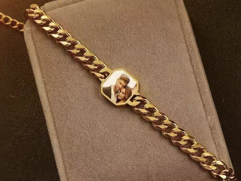 Custom Photo Titanium Steel Bracelet: Unique Chain, Color - Changing Warmth, Your Heartfelt Glow