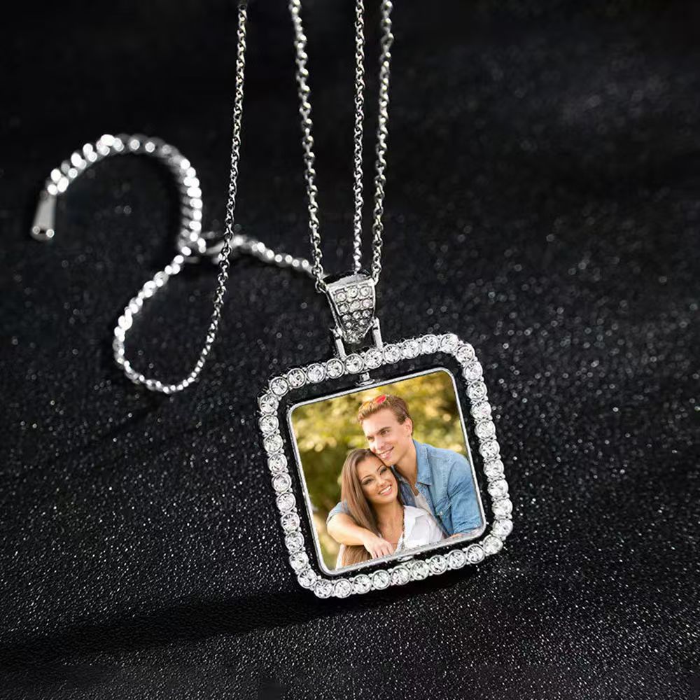 Diamond -Studded Titanium Steel Thermochromic Necklace Holds Your Precious Moments.Sparkling Symbol Of Love