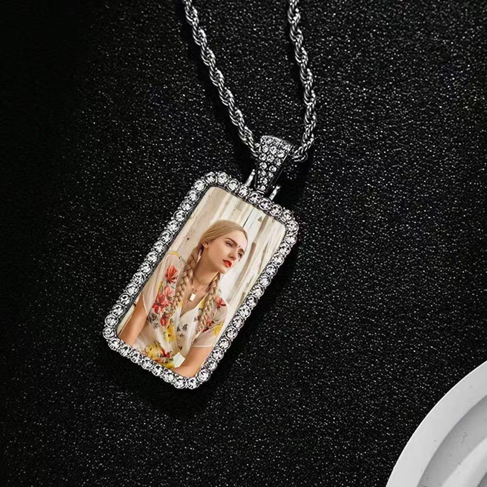 Diamond -Studded Titanium Steel Thermochromic Necklace Holds Your Precious Moments.Sparkling Symbol Of Love