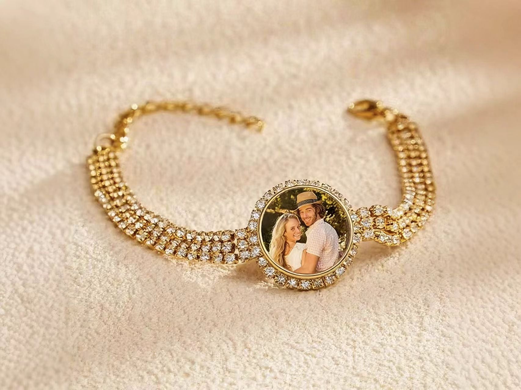 Luxury Titanium Steel Photo Bracelet: A Gift of Timeless Shine & Cherished Heart